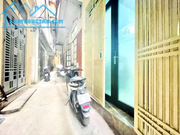 Siêu phẩm nhà Phương Mai trung tâm Đống Đa, 2 thoáng sát oto 30m2 x 6 tầng chỉ 7,3 tỷ