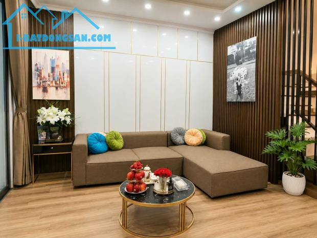 BÁN GẤP NHÀ ĐẸP ĐỘI CẤN TT BA ĐÌNH GIÁP RANH CẦU GIẤY Ô TÔ ĐỖ CỬA FULL NỘI THẤT 85M X 3 TẦ