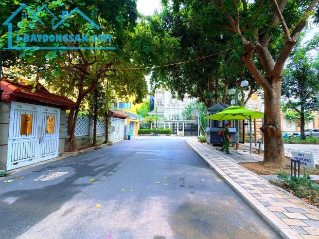 BIỆT THỰ, VƯỜN ĐÀO, NHẬT TÂN, TÂY HỒ-VỈA HÈ-KD-Ô TÔ: 195M X5T,MT 12M, GIÁ 119 TỶ.