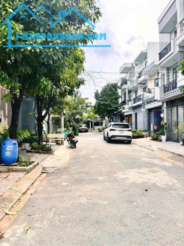 Bán đất đường 671 Lê Văn Việt, P.Tăng Nhơn Phú, Q9, DT 68m2 (4x17) giá 4,5 tỷ