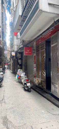 Nhà đẹp ở luôn ngõ Cẩm Văn thông Tôn Đức Thắng và Đê La Thành 40m2 x 4 tầng nhỉnh 9 tỷ