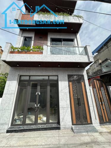 NHÀ 3 TỶ 200 TRIỆU, Ô TÔ ĐỖ CỬA GẦN CẦU SONG HÀO, 46M2 x 3 TẦNG