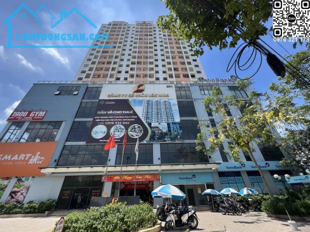 Bán CHCC Lộc Ninh Chúc Sơn căn góc full nội thất, 70m2, view nội thành Hà Nội