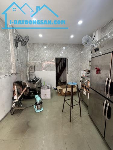 Mặt tiền Bành Văn Trân 3 tầng, DTSD 60m2, đủ tiện ích, công năng, nhỉnh 3tỷ. Hàng hiếm