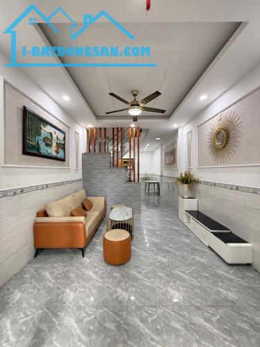 Bán nhà Gò Vấp, hẻm xe hơi Quang Trung, gần Vincom, 45M2, sổ vuông đẹp, 5.5 tỷ TL