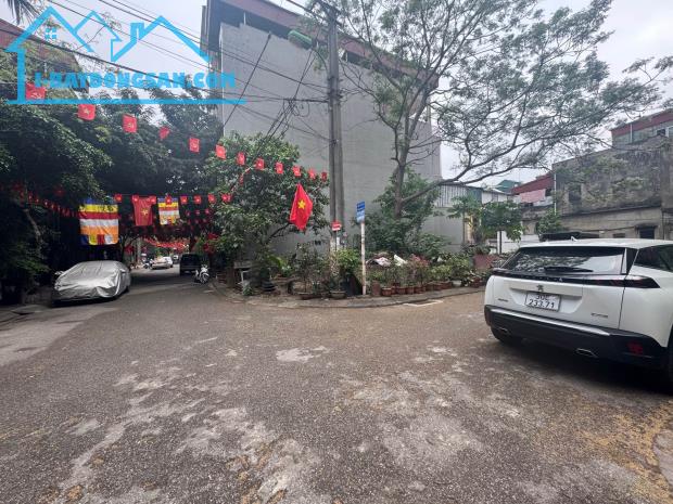 Bán 150m đất giá 8x triệu/m2 tại Ngô Gia Tự Việt Hưng