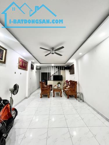 Kẹt ngân hàng gấp bá n nhà phố 4 tầng Đoàn Giỏi- ngay Aoen Tân Phú.Tầm giá dễ tiếp cận
