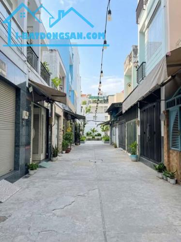 Bán Nhà Hẻm Thông Xe Hơi Phú Thọ Hòa 4x13m2 3 Tầng ST Mới Giá 6,5 tỷ