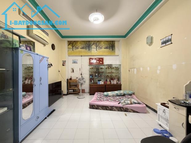 Bán gấp nhà mặt tiền Quận 5 - 5 tầng 90m2 (4.3 x 22) sổ vuông không Quy Hoạch