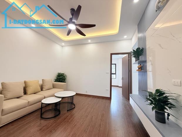 BÁN CHUNG CƯ GẦN PHỐ NGUYỄN CẢNH DỊ - HOÀNG MAI, 2 PHÒNG 2WC FULL NỘI THẤT, CHỈ HƠN 4 TỶ.