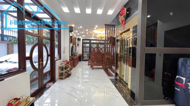 Bán tòa nhà 8T thang máy khu đấu giá Vạn Phúc 120m Lô góc MT 21m, 54 Tỷ, kinh doanh