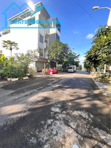 Đất tái định cư Trâu Quỳ trục chính 18m giá 195tr/m2