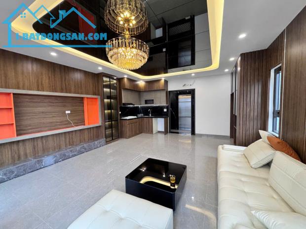 GIẢM 500 TRIỆU.Nhà xây mới, ở ngay, chân ga metro Cầu Diễn,không quy hoạch,thang