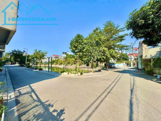 Bán nhà 3 tầng tập thể Z153 thị trấn Đông Anh Cũ