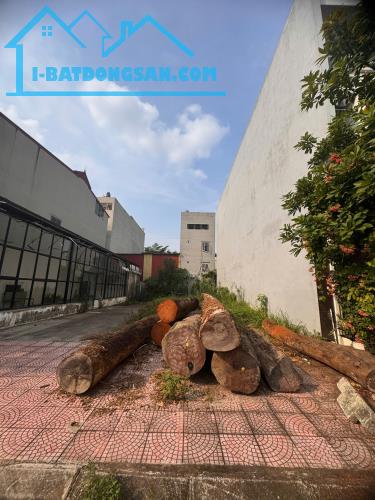 LÔ ĐẤT ĐẸP NAM HỒNG – ĐỒNG KỴ – TỪ SƠN DT 100m2 MT 5M DÀI 20M TChinh 5,5 tỷ lên xíu