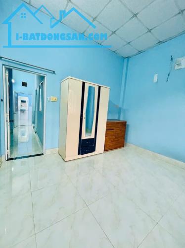 Nhà 3 phòng ngủ, phù hợp gia đình cần không gian riêng.Ngay Hương Lộ2,gần bệnh viện Bình
