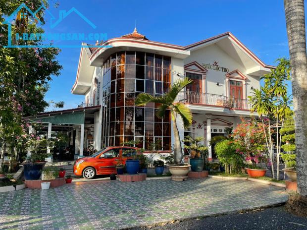 BIỆT THỰ DIỆN TÍCH KHỦNG (2.262M²) 2 MẶT TIỀN QUỐC LỘ 22, CỦ CHI – GIÁ CHỈ 21 TỶ