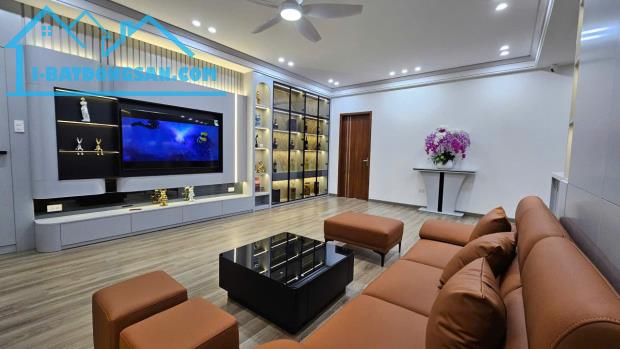 Bán căn hộ chung cư 17T1 Hoàng Đạo Thúy căn góc 119m 3pn full đồ tầng 10 nhà đẹp sẵn sổ