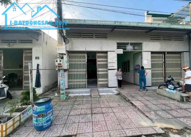 Bán dãy trọ SHR - thu nhập ổn định 25 triệu/tháng nằm gần KCN Lê Minh Xuân 10ph - 1 kiốt
