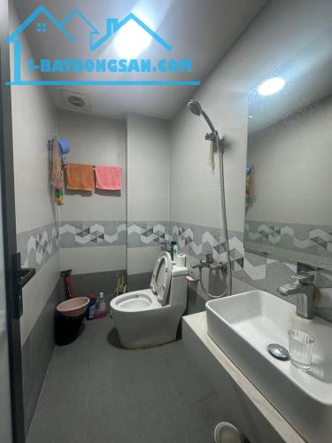BÁN NHÀ PHỐ KIM NGƯU – HAI BÀ TRƯNG, 6 TẦNG THANG MÁY Ô TÔ ĐỖ CỬA, RẤT GẦN MẶT PHỐ.