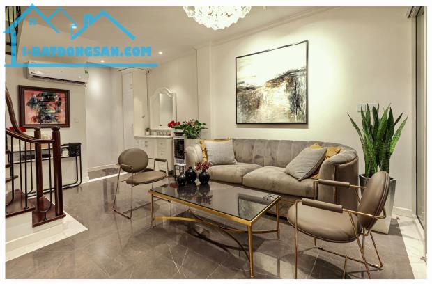 *Bán nhà 4 tầng, 2 mặt tiền, đường (10m5) Tôn Thất Đạm, Sát biển Nguyễn Tất Thành
