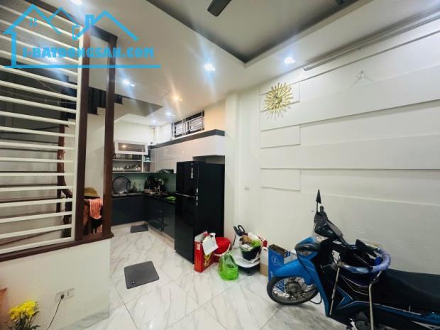 PHẠM VĂN ĐỒNG 30M² 5 TẦNG MT 3.6M - NGÕ TO THÔNG - NHÀ ĐẸP - GẦN Ô TÔ - FULL TIỆN ÍCH