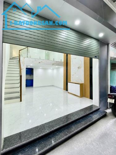 NHÀ 1 TỶ 750 TRIỆU,NGÕ NÔNG SAU 1 NHÀ MẶT ĐƯỜNG HOÀNG HOA THÁM, 35 M2 x 2,5 TẦNG