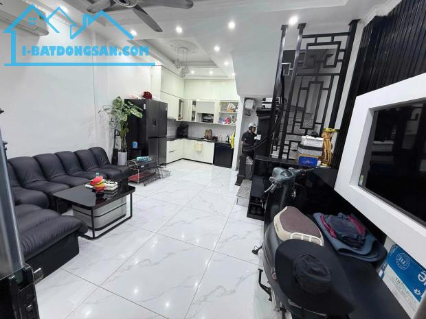 BÁN NHÀ 1.95 TỶ 3.5 TẦNG 38M2 ( ĐÔNG BẮC ) NGÕ NGẮN KHU LIÊN CƠ