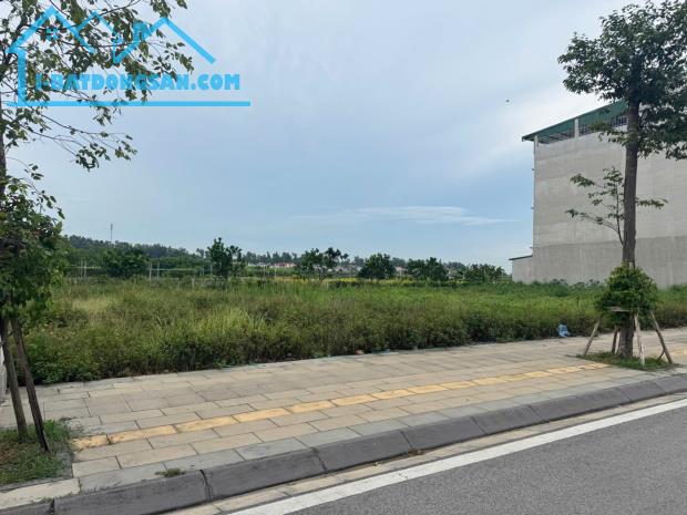 MỘT LÔ ĐẤT VỪA ĐẸP CHO NGƯỜI TRẺ MUỐN ỔN ĐỊNH TẠI BẮC NINH DT 100m2 MT 5m phí 4Tỷ5