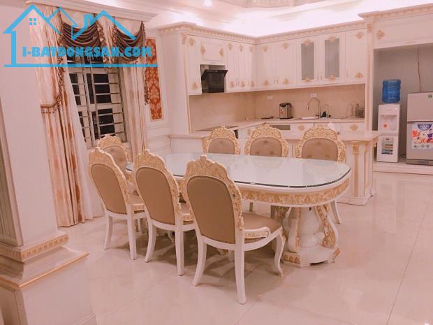 Bán nhà khách sạn 9 tâng ngay Trung Tâm thương mại núi đèo 40 đường đa năng
