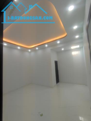 Nhà mới hoàn công, Lũy Bán Bích, Tân Phú, hẻm 4m thông