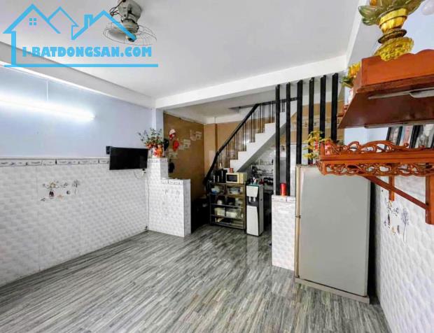 Nhà Tân Bình – Ni Sư Huỳnh Liên, 3 tầng ở ngay - KD - ngang 4m – 99m2 – hơn 5T.