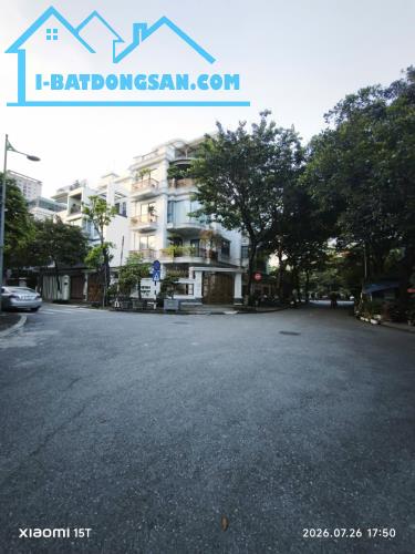 Biệt thự ngõ 67 Phùng Khoang Hà Nội lô góc wieo hồ 30 tỷ. Hai mặt tiền vỉa hè ô tô tránh n