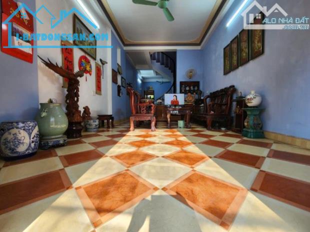 BÁN GẤP NHÀ NGÕ 75 ĐƯỜNG ĐIỆN BIÊN-NAM ĐỊNH-250M2-MT 8.5M-NGÕ THÔNG.LH 0912366632