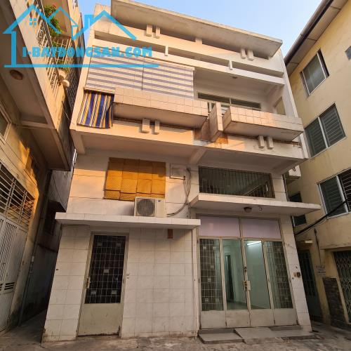 Nhà Quận 1, 4 tầng sát Bùi Viện, đếm tiền mỏi tay chỉ với 8 tỷ!
