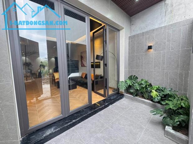 NHÀ 3 TỶ 480 TRIỆU, NGÕ Ô TÔ ĐỖ CỬA KĐT BÃI VIÊN, 54 M2 x 3 TẦNG