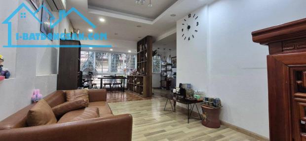 CĂN HỘ 130M - VĨNH PHÚC/ BA ĐÌNH - NHÀ ĐẸP - LÔ GÓC - 3 PN RIÊNG BIỆT - OTO ĐỖ VÒNG QUANH