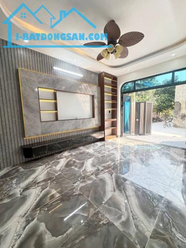 NHÀ 3 TỶ 480 TRIỆU, NGÕ Ô TÔ ĐỖ CỬA KĐT BÃI VIÊN, 54 M2 x 3 TẦNG