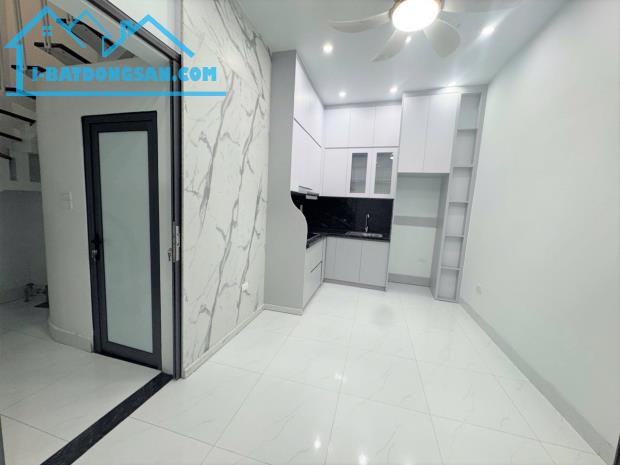 Nhà Lò Đúc 22M² x 4 TẦNG – 3 TỶ+ 3 NGỦ – Oto 10m
