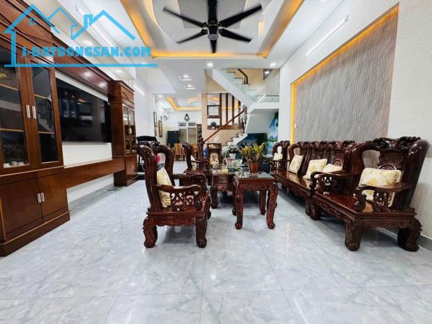 Bán nhà 4 tầng nở hậu 5.8m HXH thông Phạm Văn Bạch 100m2 gần chợ KD tốt chỉ 12.9 tỷ.