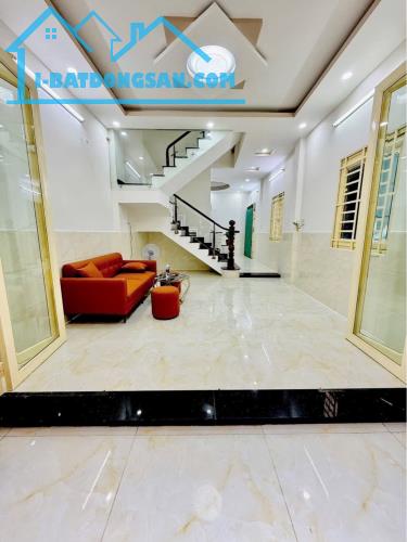 TÂN PHÚ - NGAY VĂN CAO - SÁT MẶT TIỀN - 2 TẦNG MỚI ĐẸP - 44M2 -GÍA CHỈ NHỈNH 5 TỶ