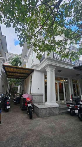 BIỆT THỰ KHU TRUNG TÂM Q2 PHAN VĂN ĐÁNG - 275m2 - 3 TẦNG - NGANG 11M