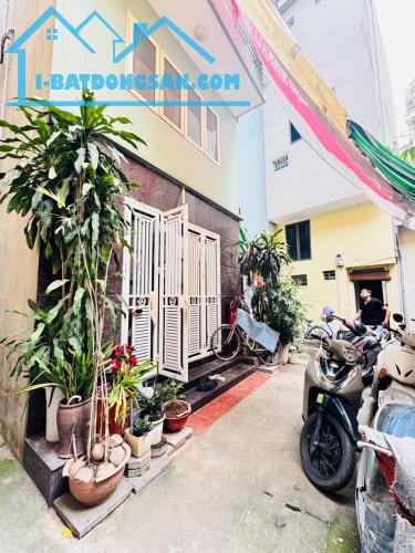 Bán Nhà Phố Phan Đình Phùng, Ba Đình, 30m2 x 5 tầng, lô góc 3 thoáng, sổ riêng, sát phố