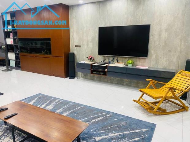 Bán tòa căn hộ mặt phố Liên Trì, 9 tầng 1 hầm 90m2, 63 tỷ, 180tr/tháng