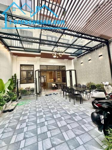 BÁN GẤP NHÀ NGUYỄN VĂN CỪ 97M² * 7T, MT 6.6M, THANG MÁY, FULL ĐỒ, 3 THOÁNG. GIÁ 15.2 TỶ