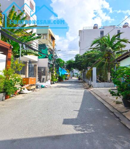 HOT! Lô đất 2 mặt tiền 6x35m đường Phú Thuận sát Phú Mỹ Hưng, Quận 7