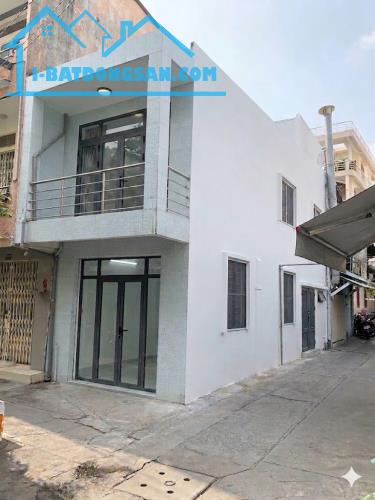 Cần Bán Nhà Phố 2 Tầng, Căn Góc 2 Mặt Tiền, Liền Kề Quận 1.