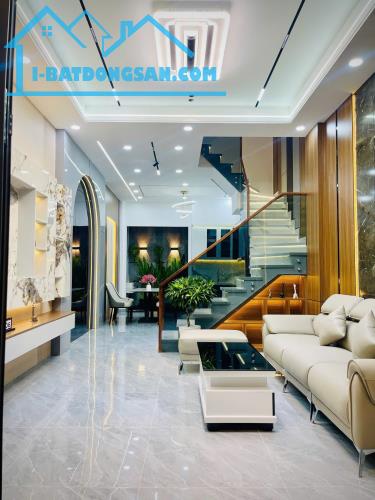 BÁN NHÀ HẺM THÔNG TỨ HƯỚNG, GẦN TRƯỜNG THCS LƯƠNG THẾ VINH, HXH, NHỈNH 5 TỶ