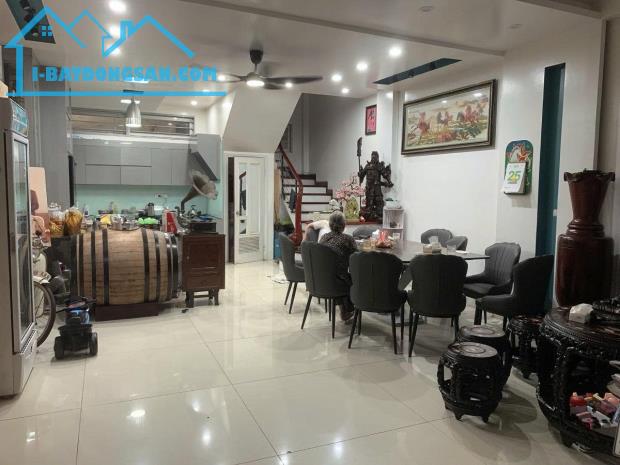Hạ 1 tỷ nhà phố Thái Hà 62m2 ,5T, MT5.6m ô tô tránh thông kinh doanh hiếm Đống Đa