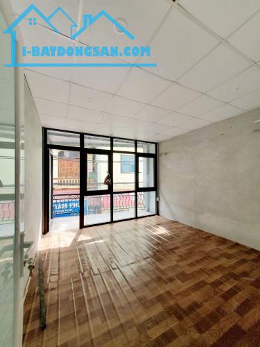 Bán nhà 2 tầng Cổ Nhuế 31 m2 MT 5.9 m sổ đỏ không quy hoạch chỉ 4.2 tỷ